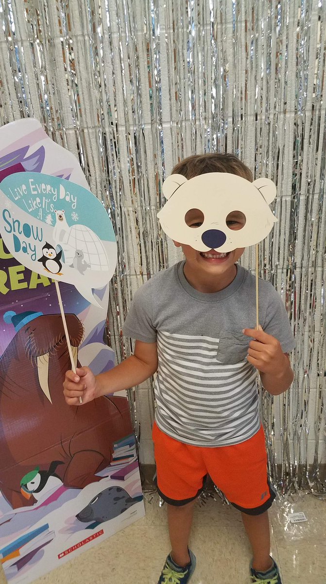 jbharrel's tweet photo. #mes #raiders #raiderpride #bookfair #snowmuchtoread #grands https://t.co/sw5FYGqjQ9