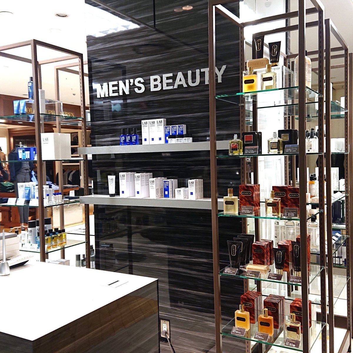 そごう横浜店 キテます メンズ新習慣 メンズコスメ コーナー リニューアルオープン スキンケアやボディーケア フレグランスを取りそろえております ジェンダーレスなアイテムもご用意 新しい男性の習慣としてご利用ください 5階