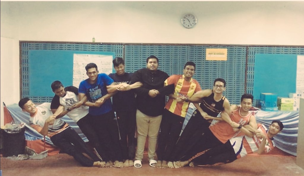 dnlreez's tweet photo. Come challenge us hahahhaa #5Pchallenge https://t.co/1giEicduiN