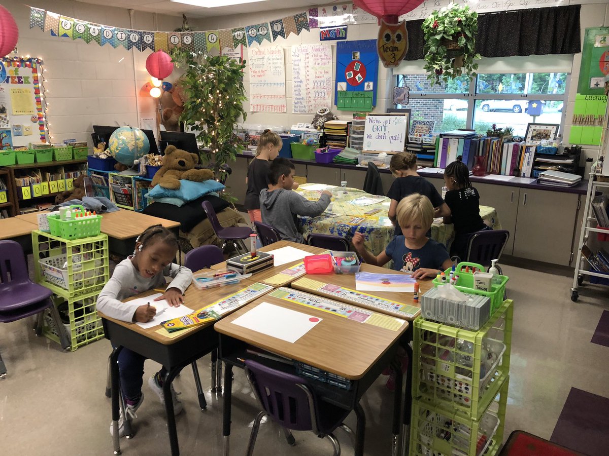 JenniBOverbay's tweet photo. Such a fun day celebrating Dot Day! ❤️ We read the beautiful story, and sang along to the song as we made a picture with a dot, made a dot without making a dot, and painted our own dot pictures. #wmeStars @YCSD 💜🌟 https://t.co/pyvpRbGb1C