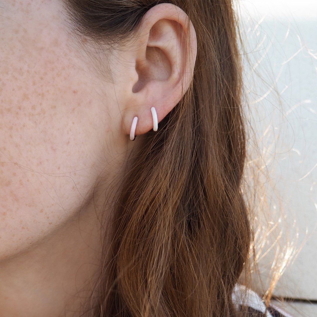 myrocksbox's tweet image. Double the hoops, double the fun. 🌙 Comment below If these Sophie Harper huggies inspire you to go get your upper lobe pierced 😍 #rocksbox