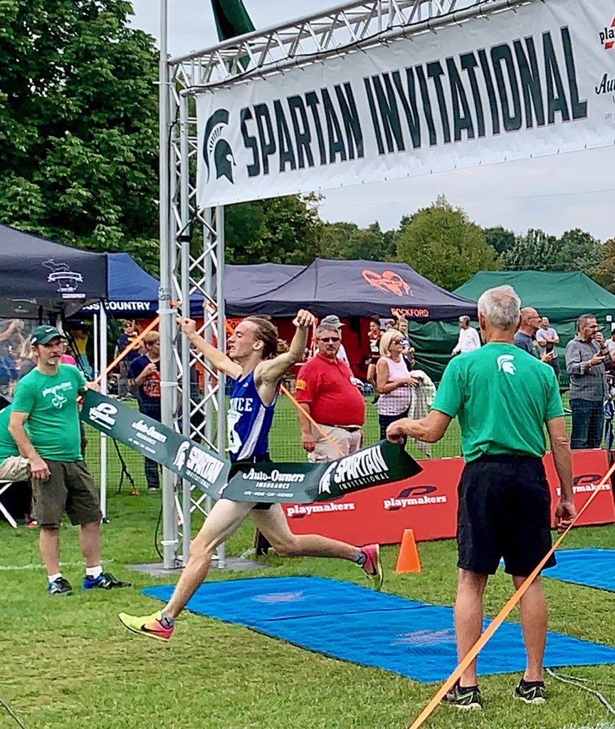 DefianceHS's tweet image. That is one bad dude. 

He is from Ohio and just beat the best in the state of Michigan. 

And he is a Defiance Bulldog!

He is Mhalicki Bronson. Remember his name!