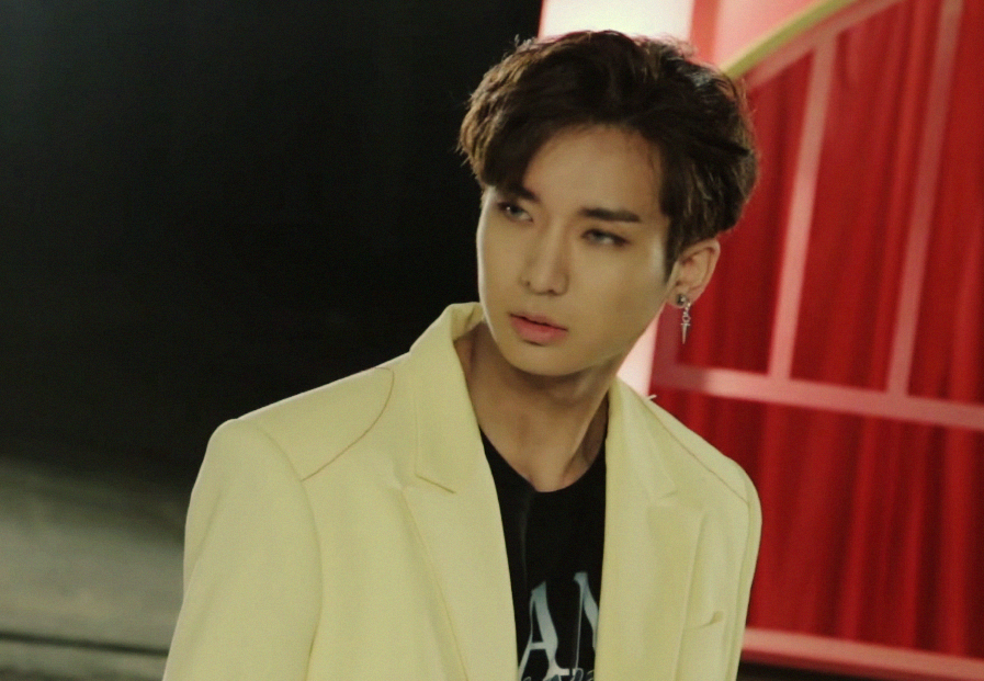 ttottoland's tweet photo. 「PENTAGON YUKI AU 」

Where Hyunggu is a photographer at a prestigious fashion magazine and needs to find a new model in less than 24 hours to keep his job so he asks his neighbor Yuto to help him. https://t.co/k9eDFoOqxc