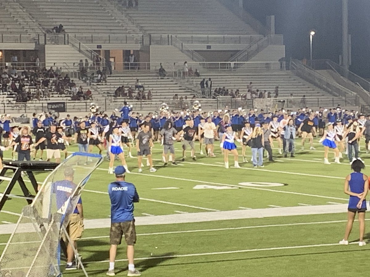 The <a href="/cshssilvies/">✨Silverados✨</a> performing my favorite routine of the year. Love to the the Silverados dancing with their #Silveradads