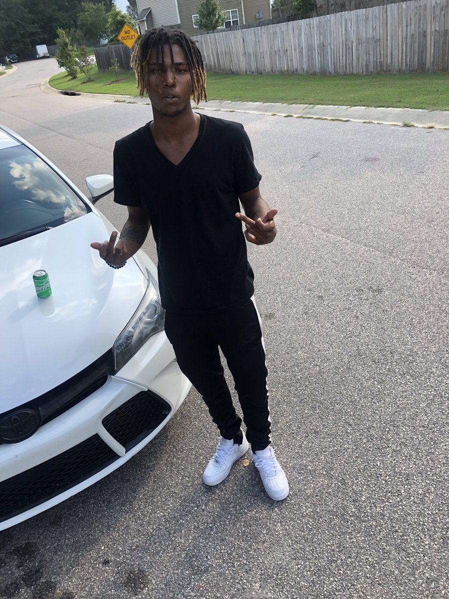 rtnteejay's tweet image. I’m fucking yo bitch she know that you be purpin🍇 she lovin’ my drip she know that  I be surfin😈🌊