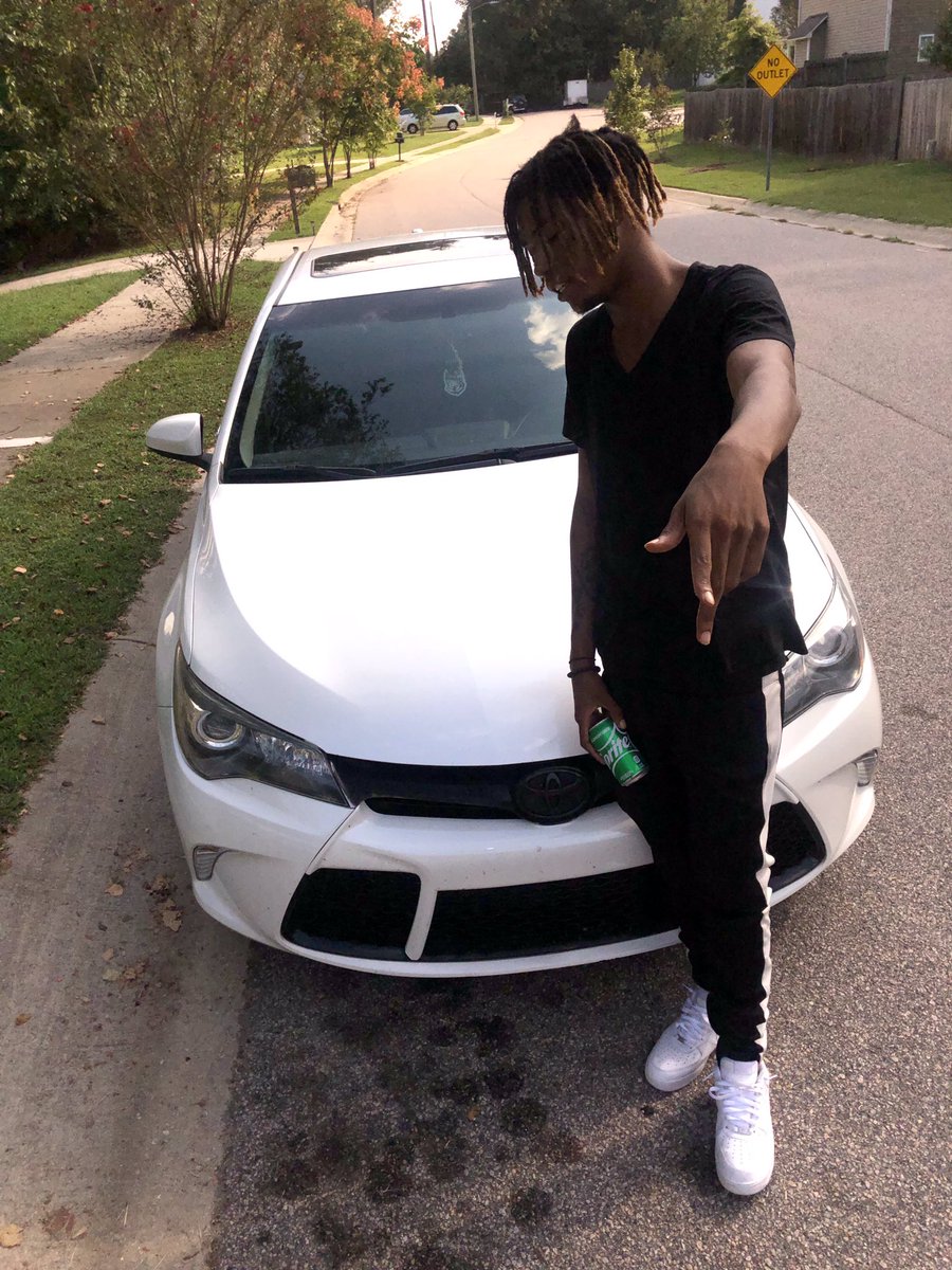 rtnteejay's tweet image. I’m fucking yo bitch she know that you be purpin🍇 she lovin’ my drip she know that  I be surfin😈🌊