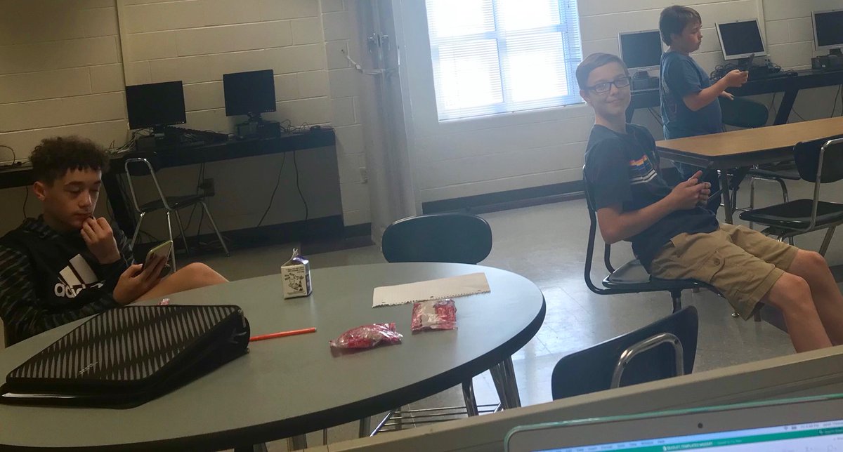 PIC_FCPS's tweet photo. Friday. 4:45 PM. The scene at @WestLionsFCPS Country. #TeamWork #TheyStayed. @CBPentathlon @keelmathTN @CAOacademicsfcs @BeyondBellFCPS @jodijBOE @suptking https://t.co/nf4b245nM1