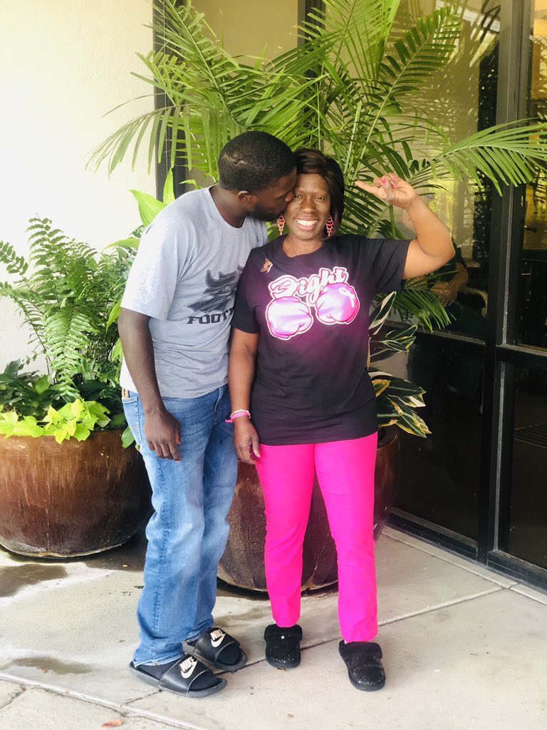 Fly_Kidd2204's tweet photo. A war is won one battle at a time and this is a long war but we’ve won this battle! Today was our last day of chemo, TO GOD BE THE GLORY! Love you Ma 💖🙌🏽 https://t.co/t7ih0pzCOV