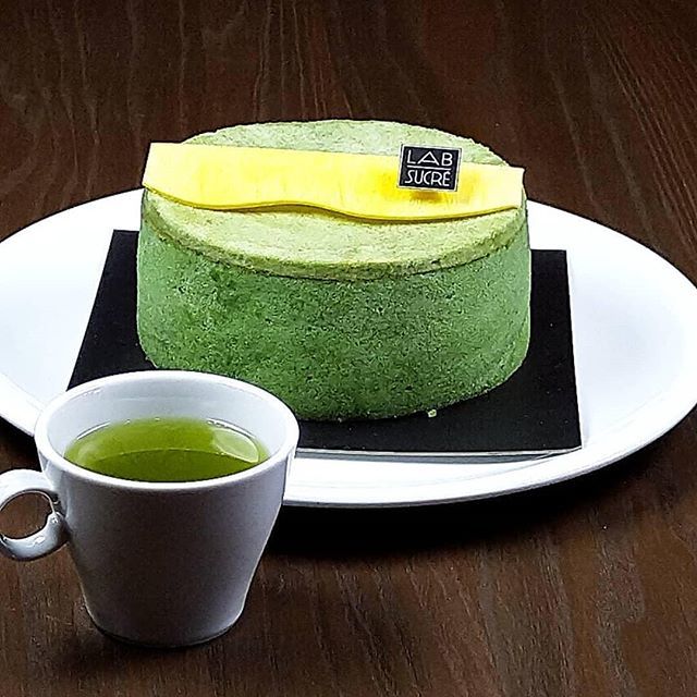 Nos gusta probar expandir y ofrecerles nuevos horizontes
Por este fin de semana tienen una hermosa e increíble Torta Vert de <a href="/labsucre/">Lab Sucré</a>  castella de matcha  crema de chocolate blanco y matcha biscuit de matcha y ganache de chocolate semiamargo

Que es mat… ift.tt/2NVG02e