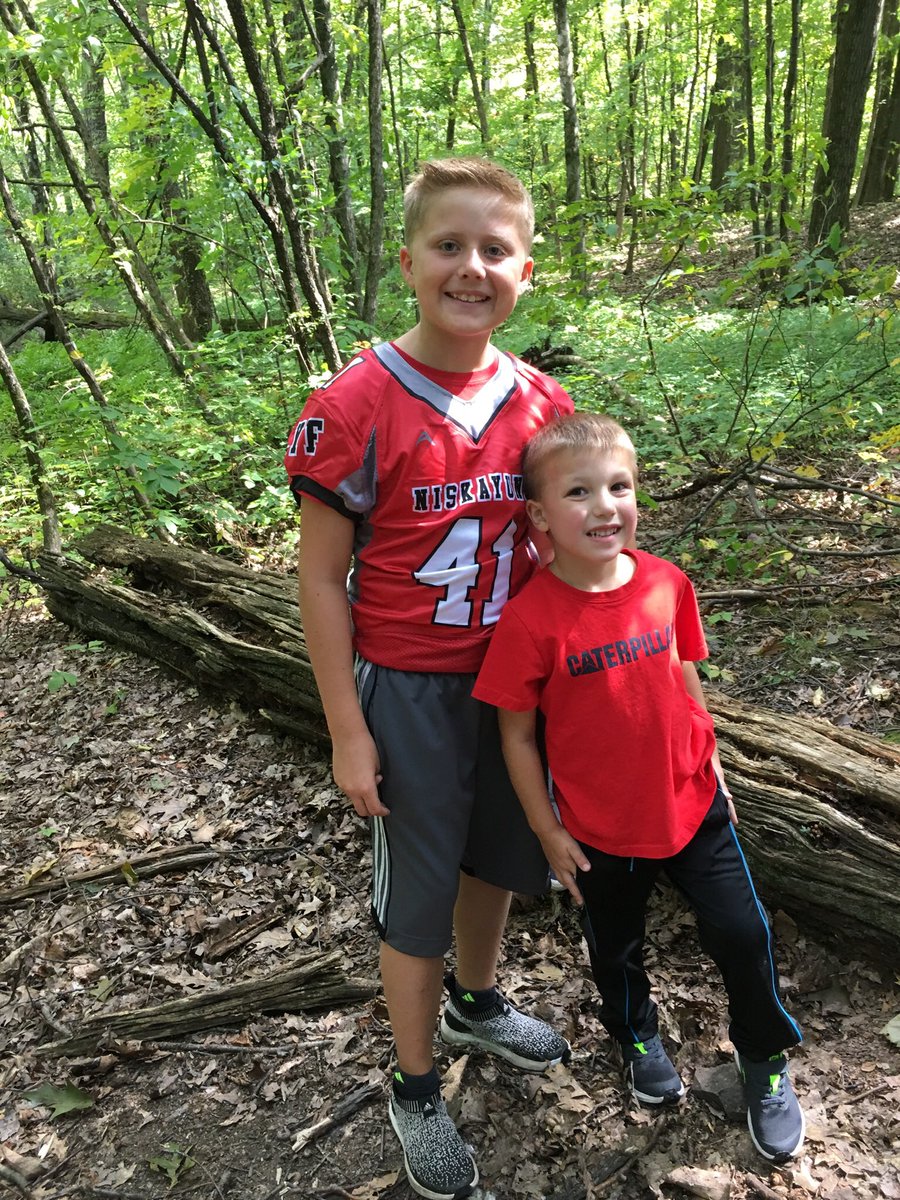 5Wglencliff's tweet photo. What a beautiful day for our back to school Get Along Gathering with our buddy class! @GlencliffEagles https://t.co/t1SXj07SAd