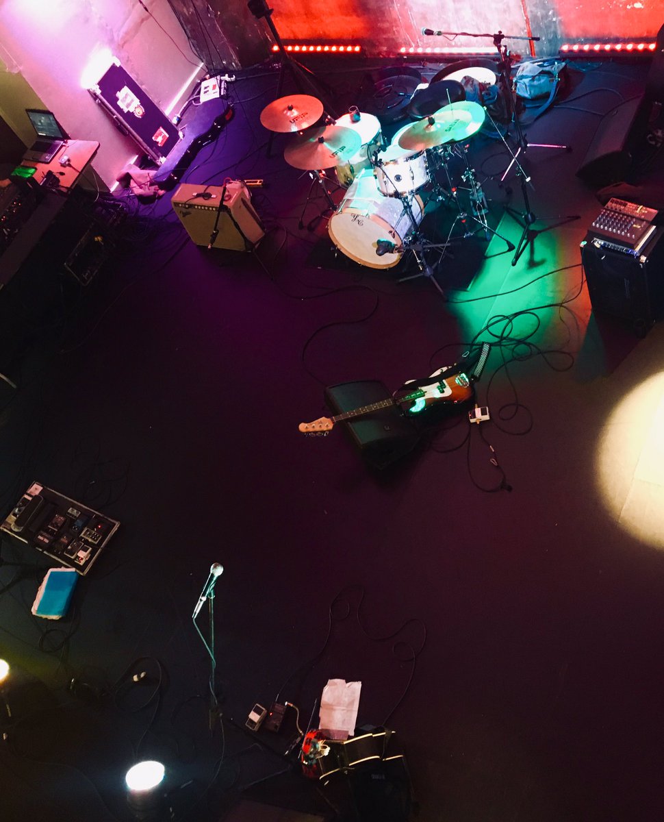 TomBeyer7's tweet image. Day 2 @BerkeleyEventTO Church on Queen St E. @timbovaconti and band are scheduled to perform. He is the guitarist for the @burtoncummings band! #sessionTO @TAPSOnline_CA #CraftBeer #Awards