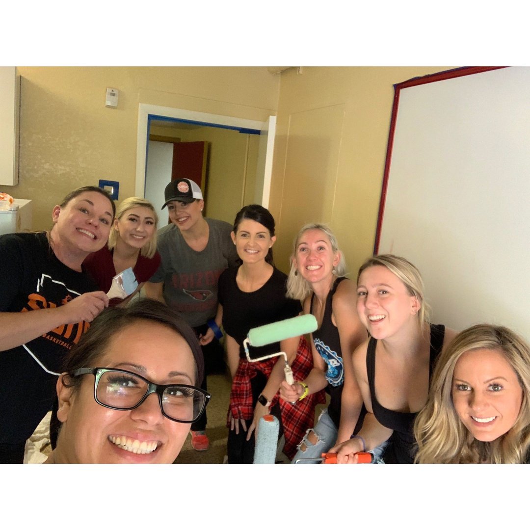 Square1Concepts's tweet photo. This morning some of our corporate staff put their helping hands to work and painted rooms at UMOM's Housing Hub. Volunteering and team bonding..talk about a feel good Friday! 💫

#SquareOneConcepts #Volunteering https://t.co/a46N9hG2oy