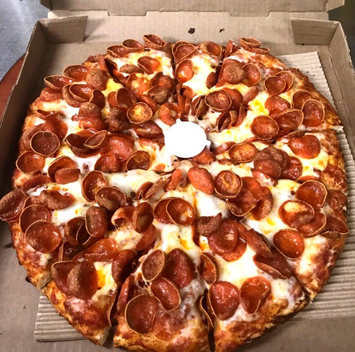 MountainMikes's tweet photo. It's Friday the 13th. 😱 Get your favorite pizza delivered and see if there's something scary to watch on Netflix tonight.  📸: Yelper Angela J.

#mountainmikes #pizzaandamovie #movienight #datenightathome #pepperonilover #pizzaislife #pizzalove #pizzalover #netflixandchill https://t.co/mJLrE4YJfb