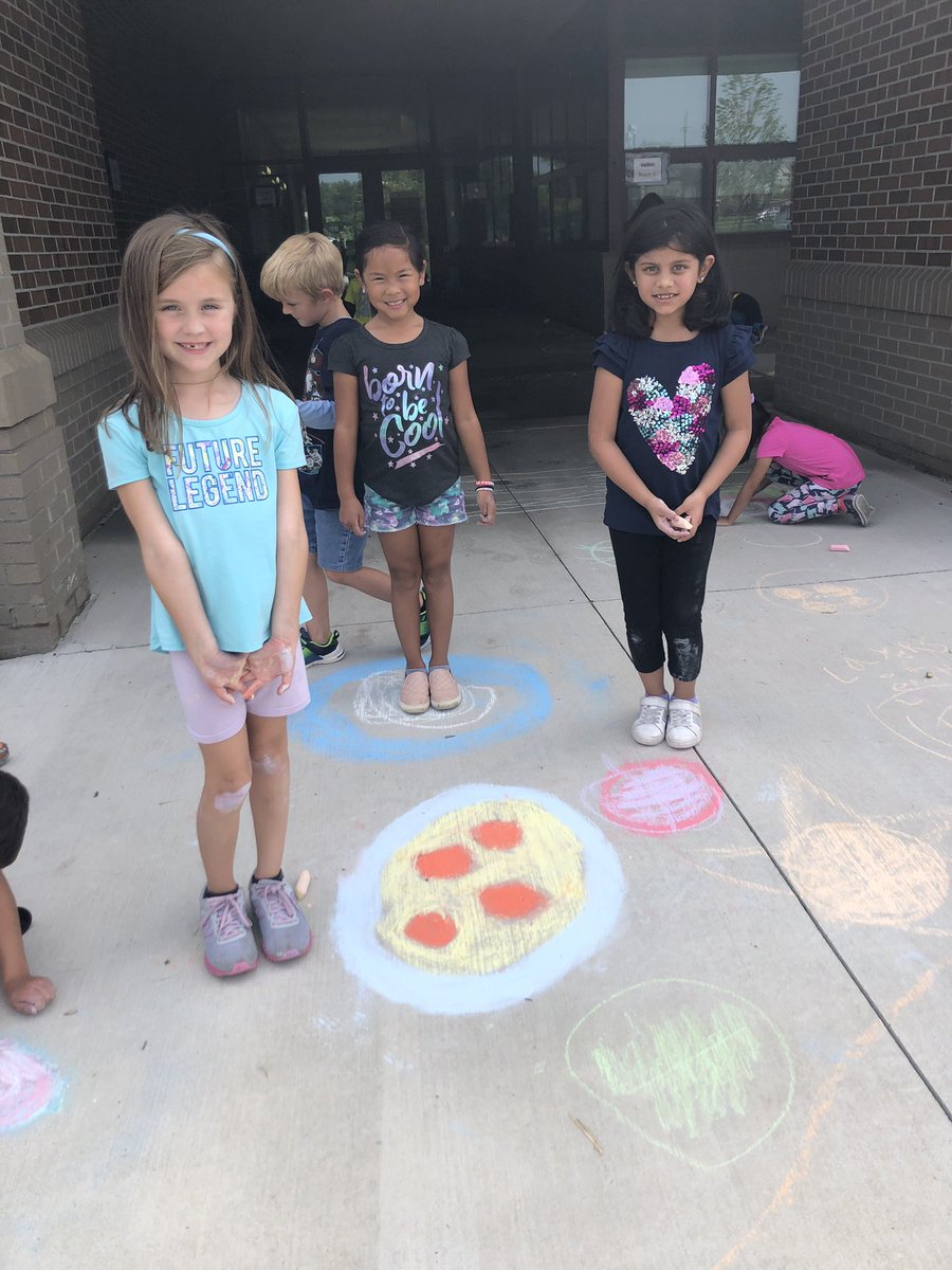 Marisateachrun's tweet photo. 2nd graders making their mark and celebrating Dot Day! @DotClubConnect @tbrooklands @BrooklandsBears #dotday19 https://t.co/DKVz8j0cL5