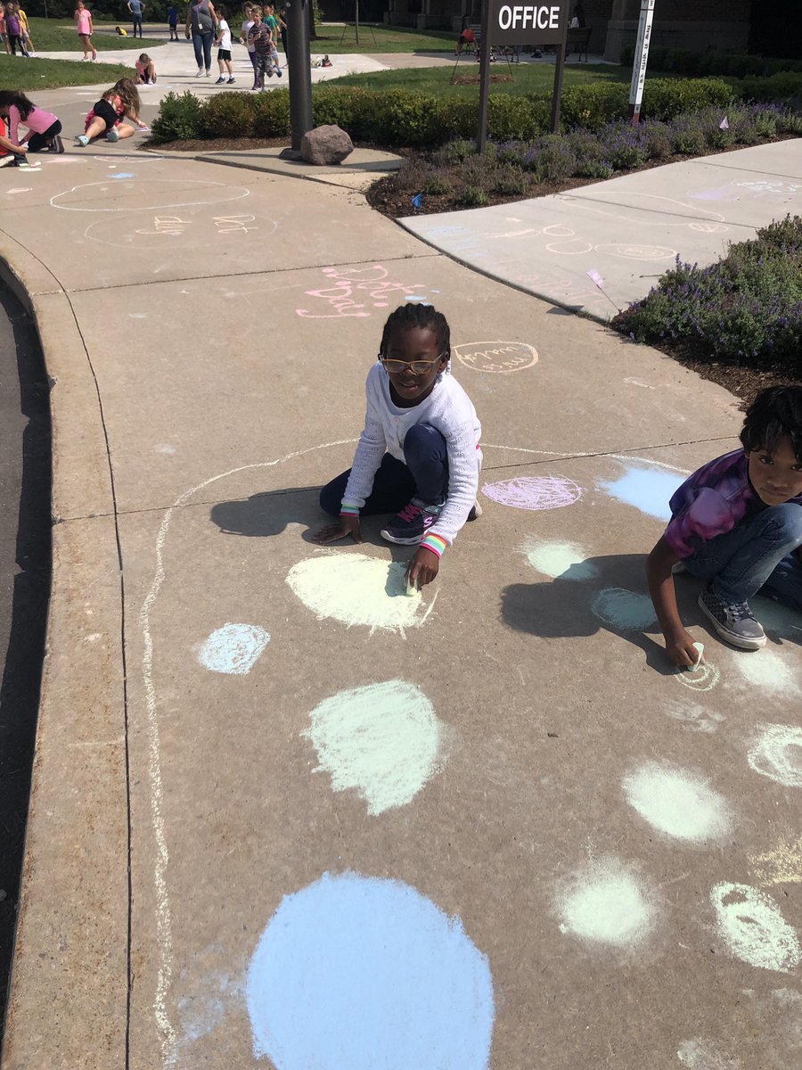 Marisateachrun's tweet photo. 2nd graders making their mark and celebrating Dot Day! @DotClubConnect @tbrooklands @BrooklandsBears #dotday19 https://t.co/DKVz8j0cL5