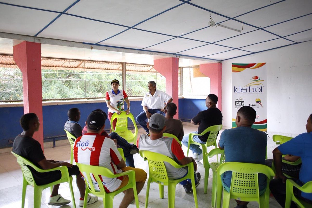 Dirigentes Deportivos, Licenciado en Educación, Entrenadores Deportivos del municipio de Villanueva, recibieron un taller “Deporte Como Proyecto de Vida”, por parte del profesor @eliasdelvalleperez. ❇️ Con este taller se busca motivar a la comunidad del deporte de este municipio