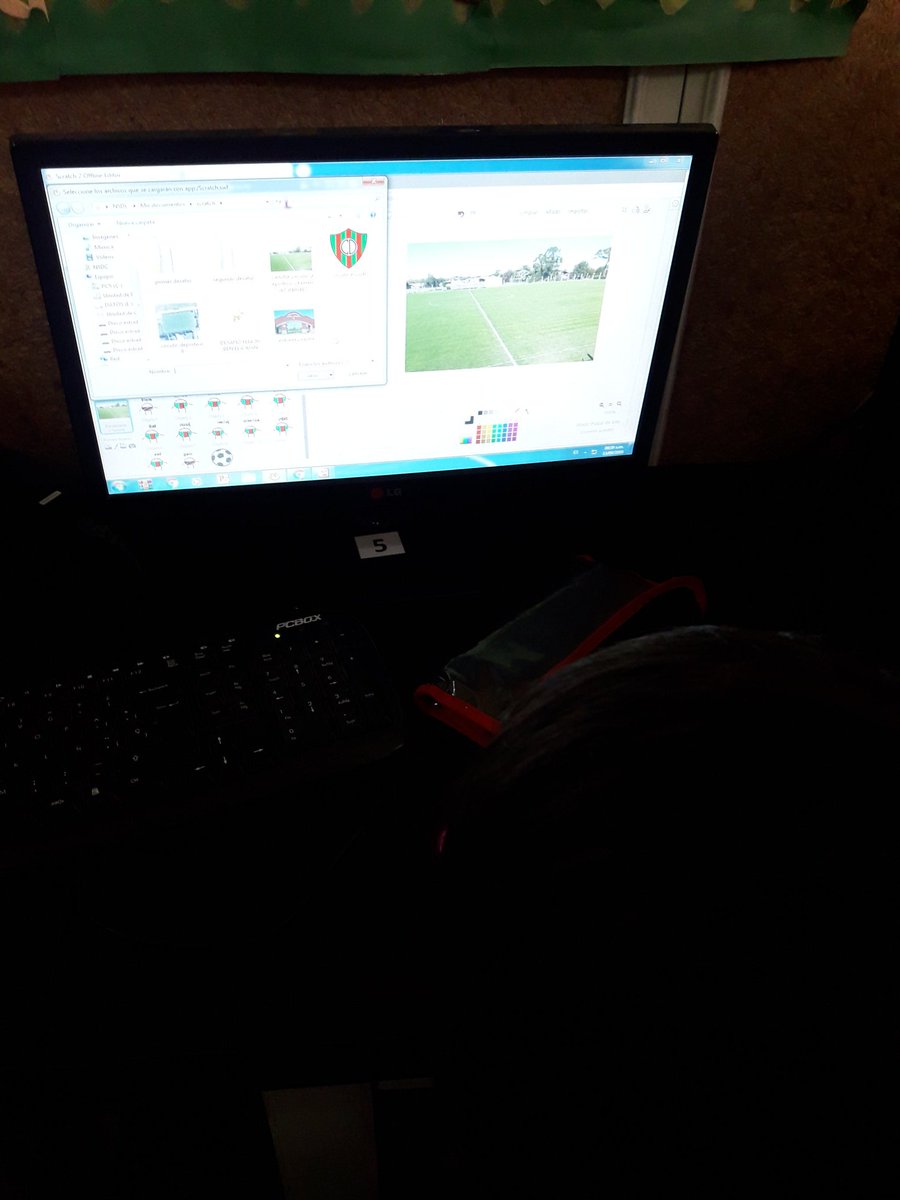 monica_esmail's tweet photo. Alumnos de la EP N7 de Comandante Nicanor Otamendi❤ #ProgramoMiLugar programando juegos relacionados con lugares de su interés, en este caso un partido en el Club de sus amores y las actividades rurales que realizan sus familias @BAConectados https://t.co/w96inb4X3J