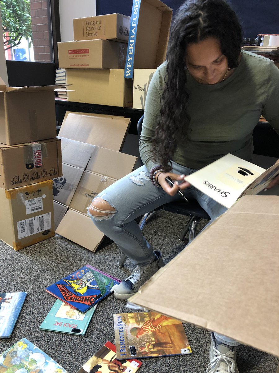lawsonmcdonough's tweet photo. Packing boxes of books for #ProjectGhana #ThreadsOfPower https://t.co/ivMZAyYU4n