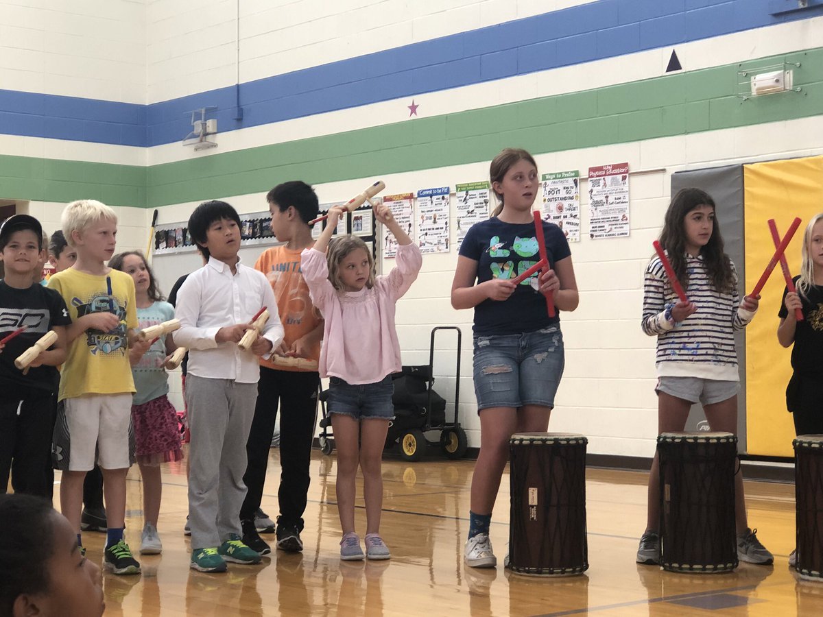 jenhuegel1's tweet photo. Lots of 3rd graders enjoying the Dancing Drums assembly today! 🥁 #vanallenpride https://t.co/R9xjoVXgIZ
