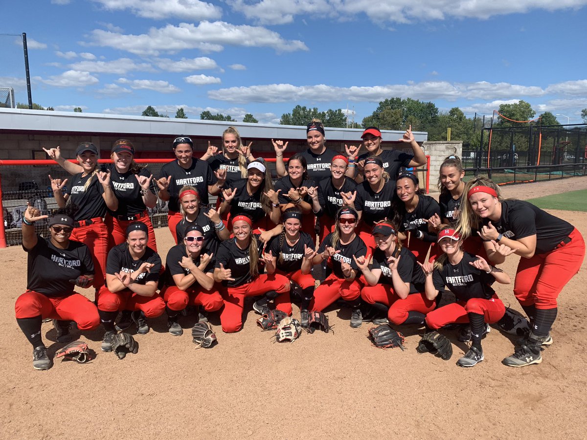HartfordSB's tweet photo. Good luck tonight @hartfordmsoc !!! Also shoutout @hartfordwbb WE SEE YOU 🤙🏼 #WeWearRed #FlyHighFridays https://t.co/ETZbBSjUSu