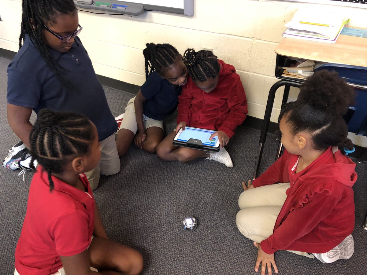 mrseck266's tweet photo. We had an awesome morning learning how to code our Bolt robots from @SpheroEdu ! @muellerusd259 @WichitaUSD259 #WPSproud https://t.co/34scNjgKdv