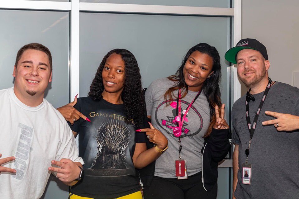 TherassBrooks's tweet photo. Day 1 of the #iPhone11 preorder is in full swing and the RVA Rockstars are having a blast serving our amazing customers. #WeRVA #GameOfApple #FamousForCare @m_wan4life @CallieField  📱⌚️ https://t.co/UfjPWk1itt