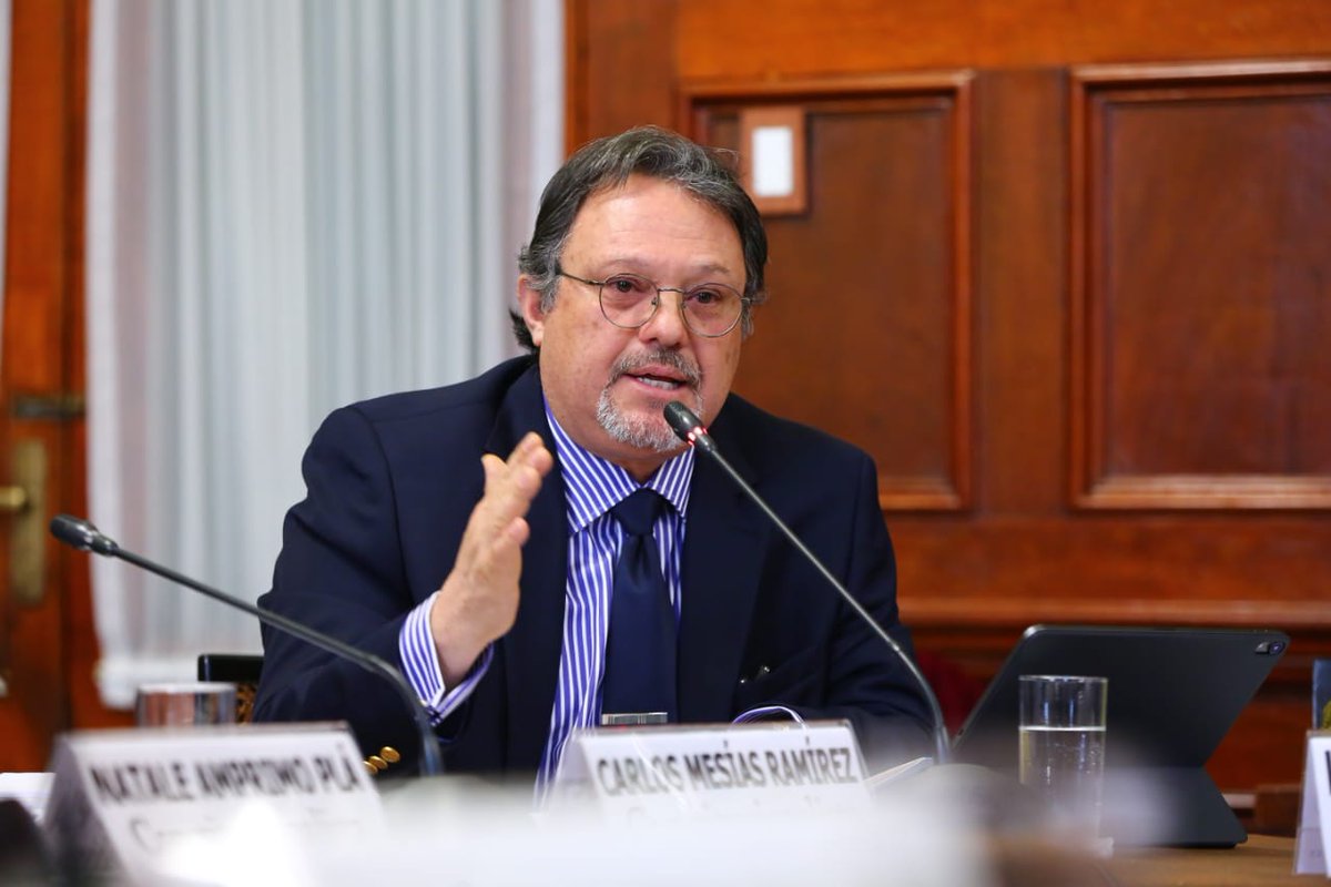 Resultado de imagen para Carlos Mesía