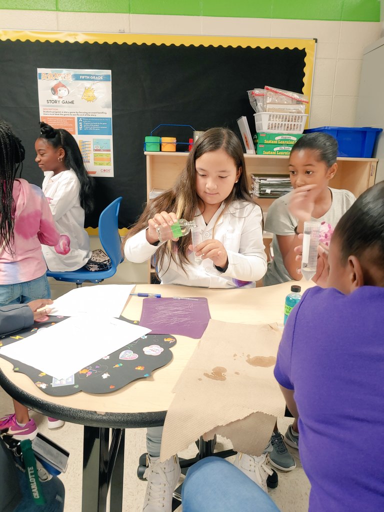 D_Kingsberry's tweet photo. Our GIRLS MEET STEM program is on another level💥💥💥 So happy to see our young ladies excited about STEM here at DJV! 🔬🔬🔬 @DJVAcademyPTA #STEM #STEMeducation #GirlsMeetSTEM https://t.co/2ffO53D1vx