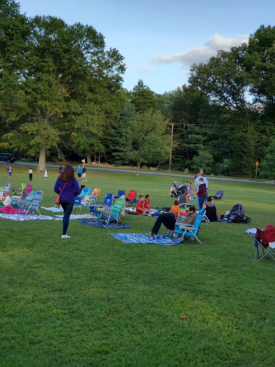 ElementaryFox's tweet photo. We love our Fox Run Families! https://t.co/VGebmmQba9