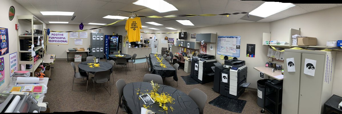 Mr_GomezIA's tweet image. It’s always fun doing a little Hawk-sabotage before the big game @JCSD_BCE. Thanks @anitamdouglas! It’s been a great week talking about sportsmanship and respect. We can’t forget that it’s a #HawkeyeState! #GoHawks #CYHAWKWEEK