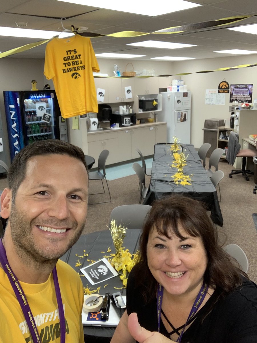 Mr_GomezIA's tweet image. It’s always fun doing a little Hawk-sabotage before the big game @JCSD_BCE. Thanks @anitamdouglas! It’s been a great week talking about sportsmanship and respect. We can’t forget that it’s a #HawkeyeState! #GoHawks #CYHAWKWEEK