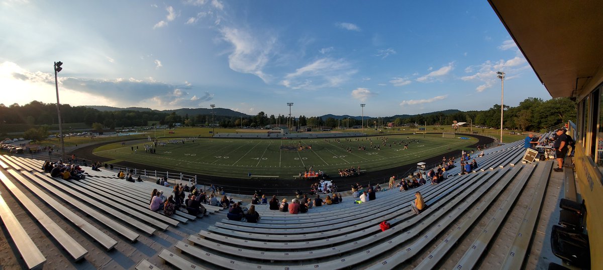 rusman1981's tweet photo. Memorial Stadium in Summersville....... Nicholas County hosts Wyoming East...... should be a dandy! #wvprepfb #rhpreps https://t.co/uHrfV1nRII