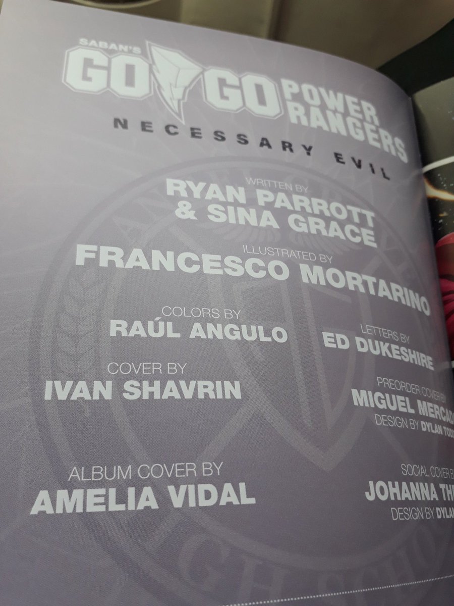 AmeVidal's tweet photo. #GGPR #23 in stores now! 👌 @boomstudios #powerrangers #mightymorphinpowerrangers #itsmorphinetime #art #comic #artist #coverart #albumcover #weezer https://t.co/8gXPGnqr7y