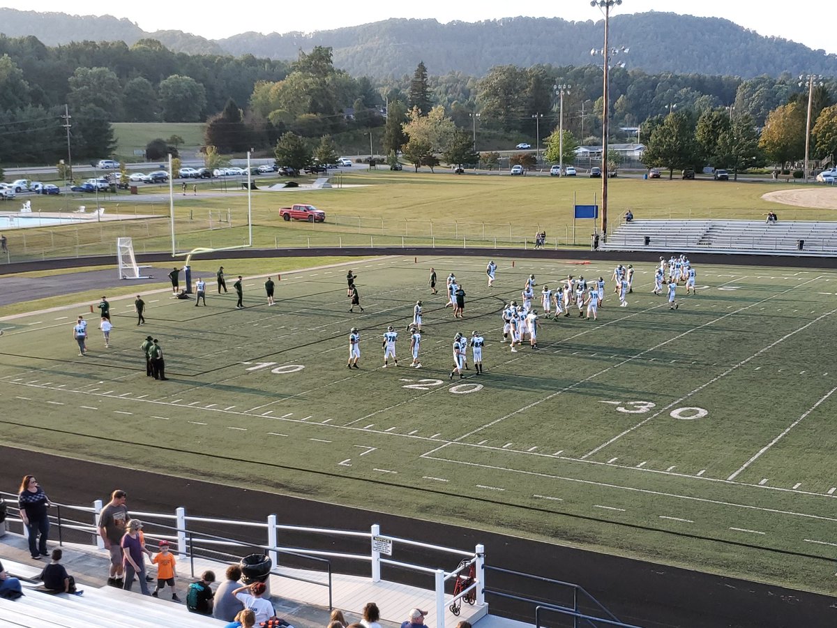 rusman1981's tweet photo. Memorial Stadium in Summersville....... Nicholas County hosts Wyoming East...... should be a dandy! #wvprepfb #rhpreps https://t.co/uHrfV1nRII