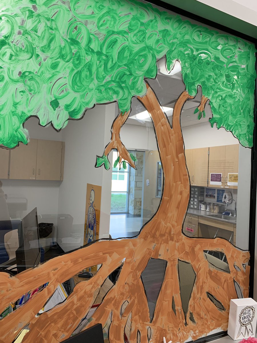 cjozzie3's tweet photo. We are representing our roots in the clinic.  Thanks @StarlaD47127214 for beautiful art.  #rootedinhealth #rootedinkindness #rootedinexcellence #katyISDNurses #bengalpride @rhondarward https://t.co/bxwhYjY3iq