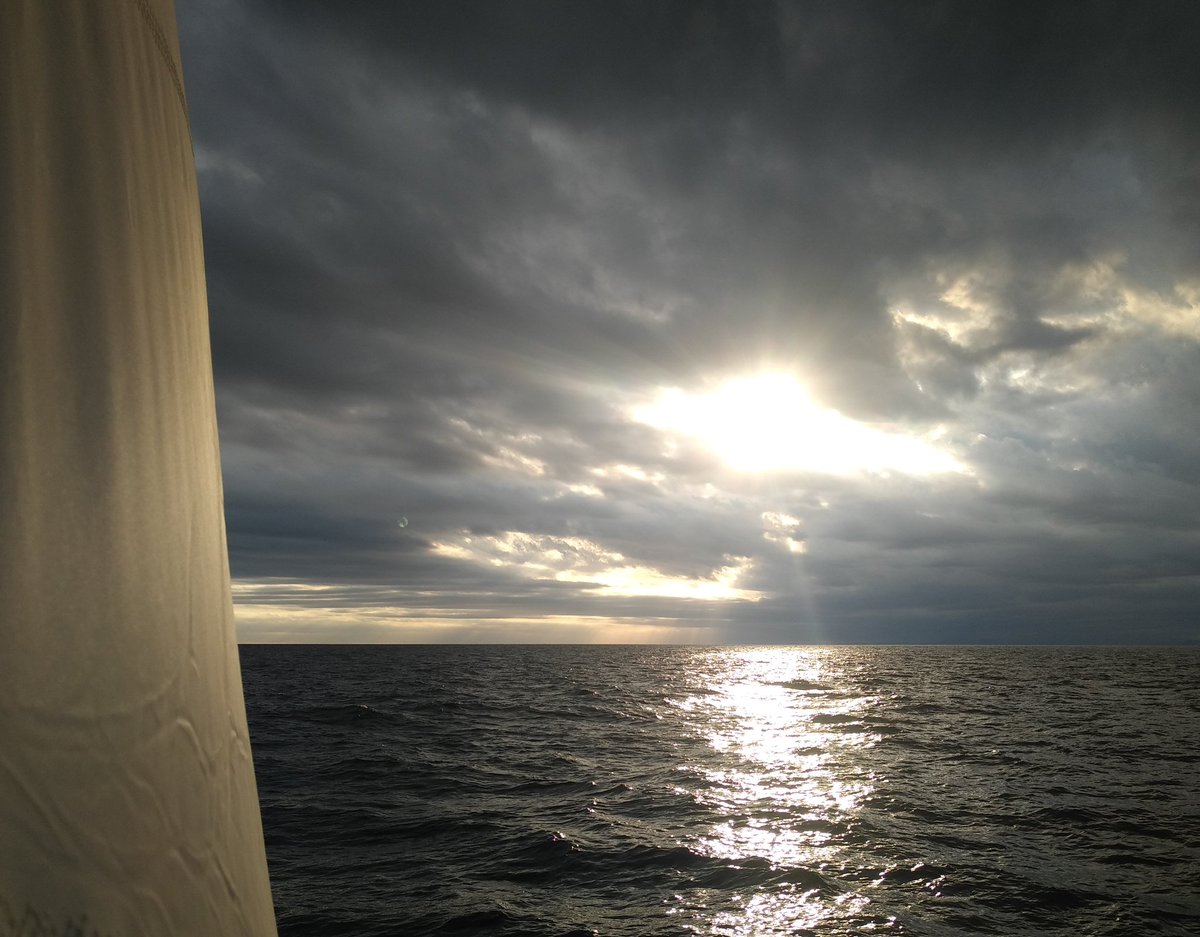 Pourquoi la mer ? Parce qu'elle nous offre l'infini dans un regard, l'inconnu en perspective et un perpétuel mouvement pour contrer l'ennui..
Photo avec <a href="/crosscallmobile/">Crosscall</a>