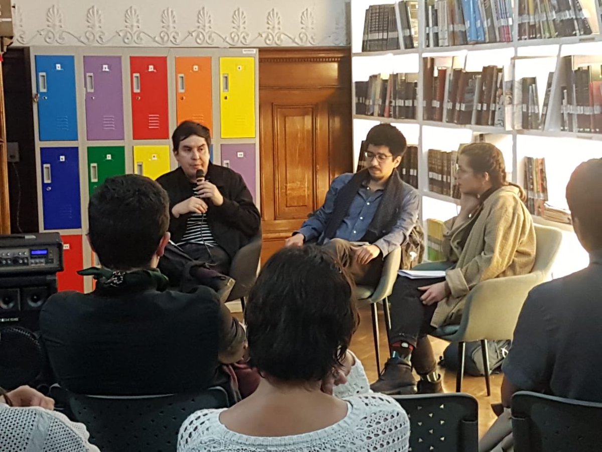 stgocultura's tweet photo. Lanzamiento del libro "Manchas de humedad" de Rodolfo Reyes Macaya con @JampsterL en la colección de poesía en español Lejos de mí decirles, ahora en #BibliotecaNicomedesGuzmán, presentan los poetas Mariana Camelio y Juan Santander https://t.co/xsX3KDvCWy