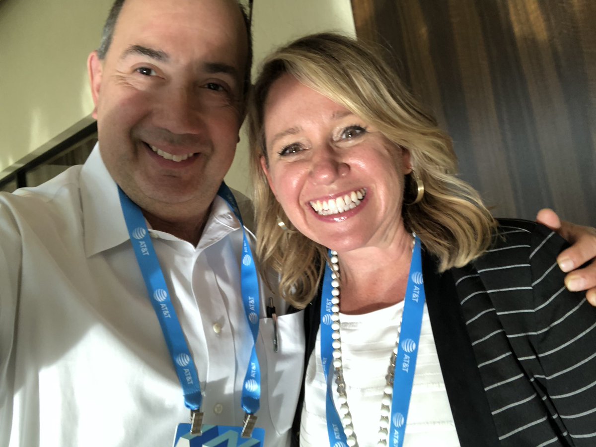 MarkoPo53788884's tweet photo. Enjoying time with leaders at AT&amp;T Employees conference Dallas #GarciaBeProud #HACEMOS #ATTECG19 https://t.co/klanY652zA