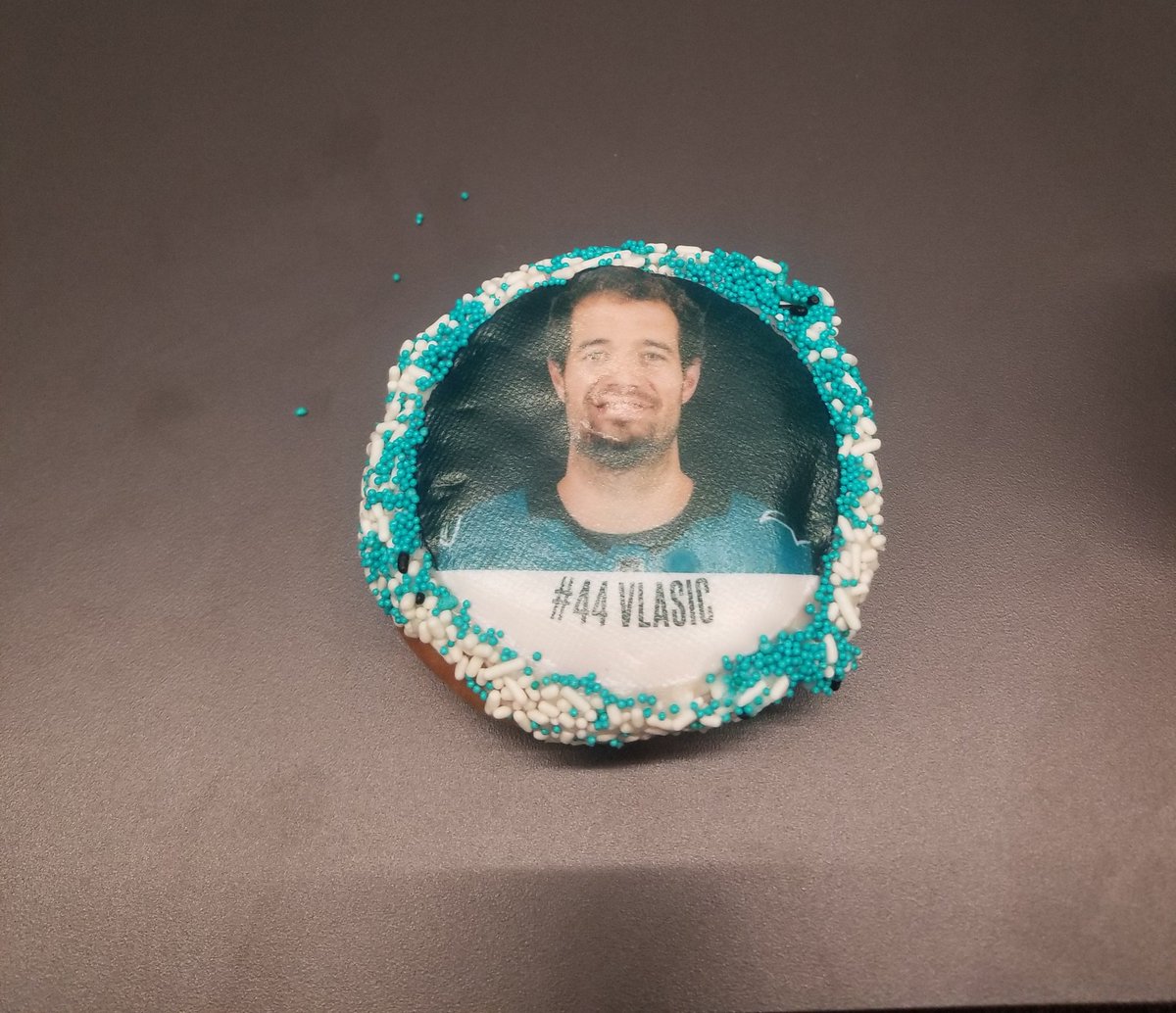 Deliciously good looking donut.🤤 Thank you <a href="/DunkinNorCal/">Dunkin' NorCal</a>