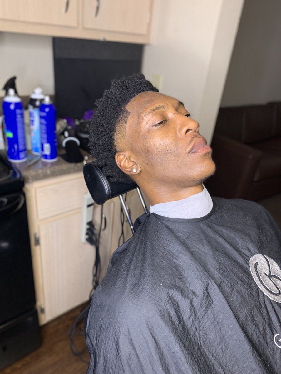 deucedabarber_'s tweet photo. Different Clients Same Concept!!!💈 #PVAMU #PVAMU23 #pvamu22 #pvamu21 #pvamu20 Players only Lifestyle https://t.co/HYTqu2loIW