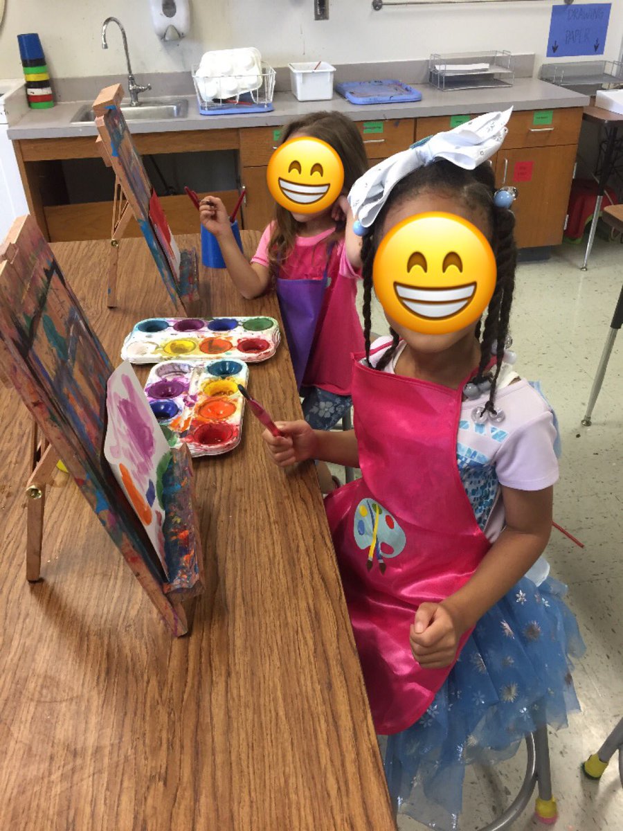 This Kindergarten artist brought her own apron to Art today!! #pfisd #pfisdfinearts <a href="/PFISDfinearts/">PfISD Fine Arts</a> <a href="/WindermereES/">Windermere ES</a>