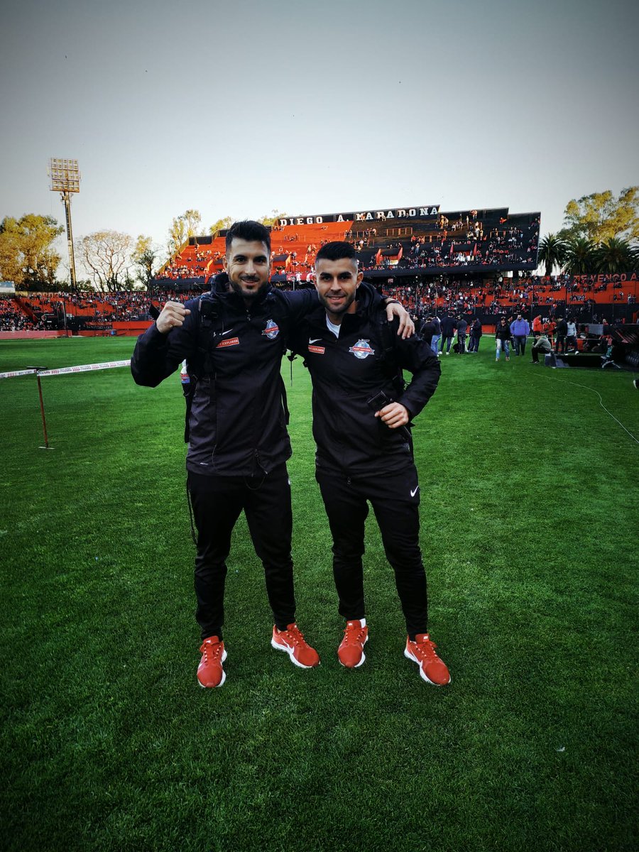 NewellsFrance's tweet photo. Les français Yann et Vince de @DerbyExplorer étaient au Coloso hier soir pour le Banderazo Leproso, ils réalisent actuellement un reportage sur le Clásico Rosarino ! 
Bienvenue à la maison et #AllezLaLepra ! ❤️🖤 https://t.co/EP2GG7Nmrz