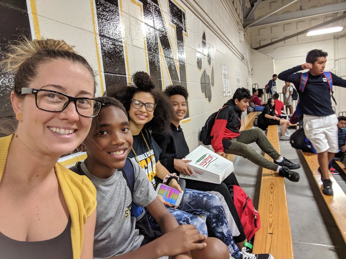 mrsdparken's tweet image. When your 6th period is the best! #pepralley #sms #suttonpride