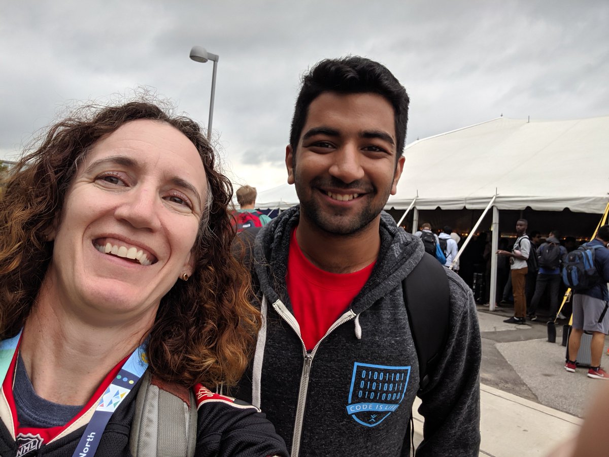 HockeyGeekGirl's tweet image. Already met one #MicrosoftStudentPartner at #HackTheNorth hi Ronak!
