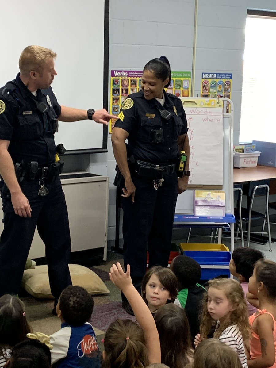MooreMagnetSTEM's tweet photo. STEM careers at Moore! We had special visitors for our first grade friends! The Clarksville Police Department introduced students to their role as community helpers and the special tools used to do their job. #SoMuchMoore @ Moore Magnet Elementary https://t.co/nTkTTLQfK5