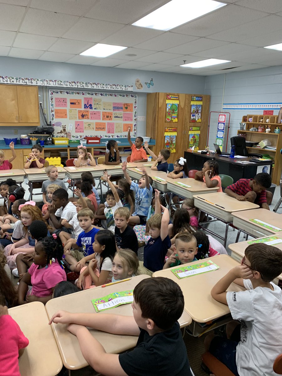 MooreMagnetSTEM's tweet photo. STEM careers at Moore! We had special visitors for our first grade friends! The Clarksville Police Department introduced students to their role as community helpers and the special tools used to do their job. #SoMuchMoore @ Moore Magnet Elementary https://t.co/nTkTTLQfK5