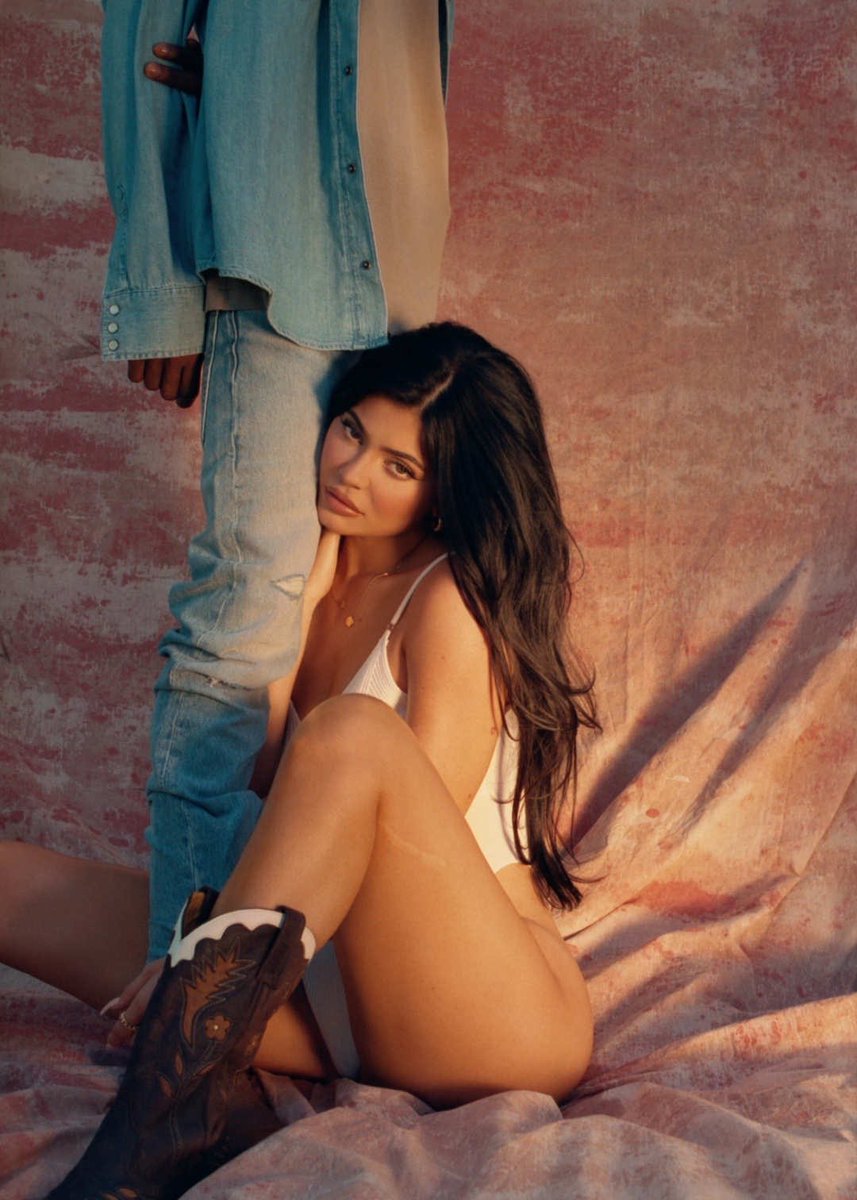 xmfstudios's tweet photo. Kylie Jenner for Playboy
Shot by Sasha Samsonova https://t.co/a8Ve14innL