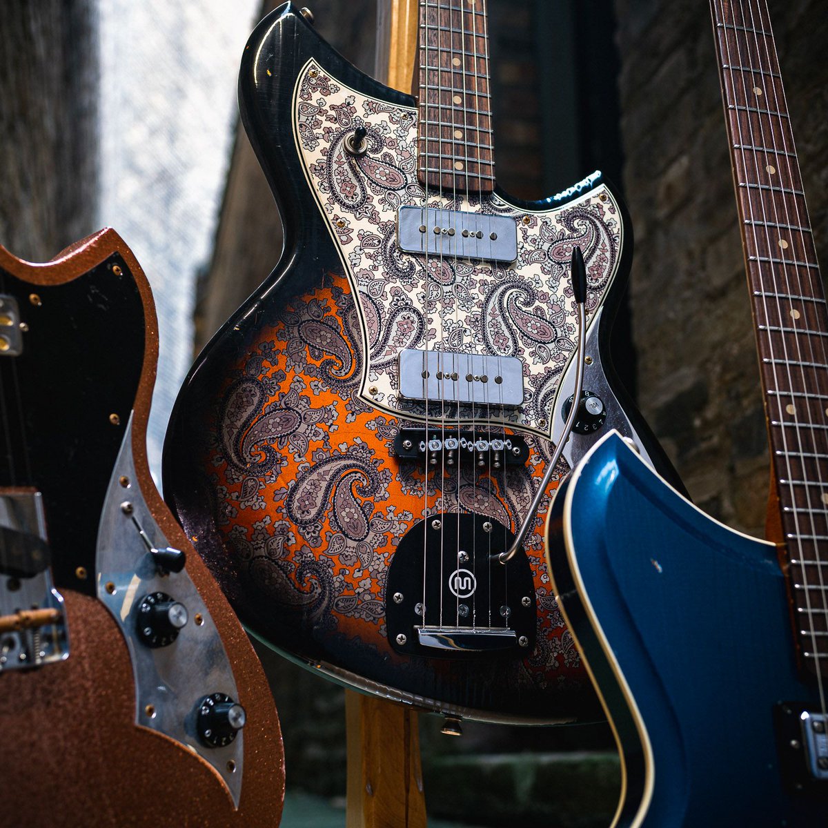 ChicagoMusicEx's tweet photo. Living in the city, we’ve seen a lot of strange and incredible things in alleys, but nothing quite like this @NovoGuitars Serus J!
#chicagomusicexchange #novo #serus #j #gearwire #gearybusey #guitarspotter #guitarphotography #guitarsdaily #tonemob #knowyourtone https://t.co/IFHMhxcDyB