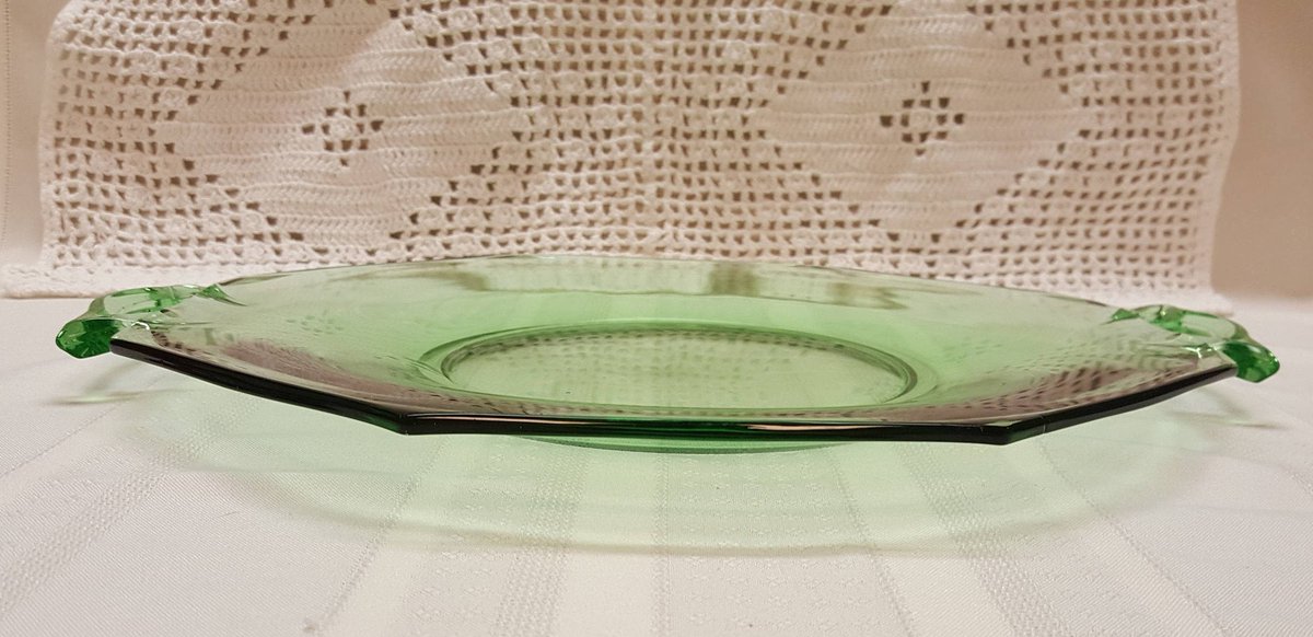 Lyn_Bluefish901's tweet photo. ELEGANT Green Depression Glass 6-Sided Tray, ART DECO Cookie Sandwich Platter Plate, Uranium Vaseline, Home Kitchen Dining, T.V. Movie Prop https://t.co/DTCkBTUi0F #Etsy #AmazingFunVintage.etsy.com #Vintage #GreenDepression https://t.co/4GzNLAhMEP