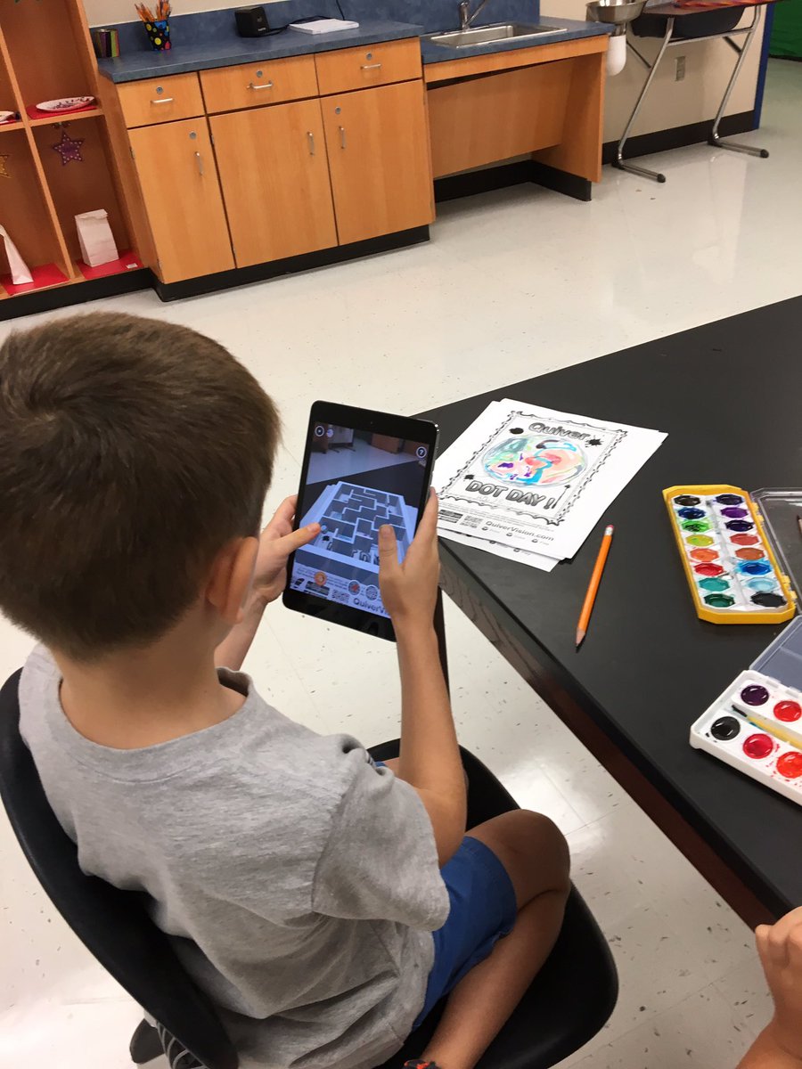 DecaturISDGT's tweet image. Using @quivervision to make their watercolor dots come to life @DotClubConnect #bestatYES #carsonstars